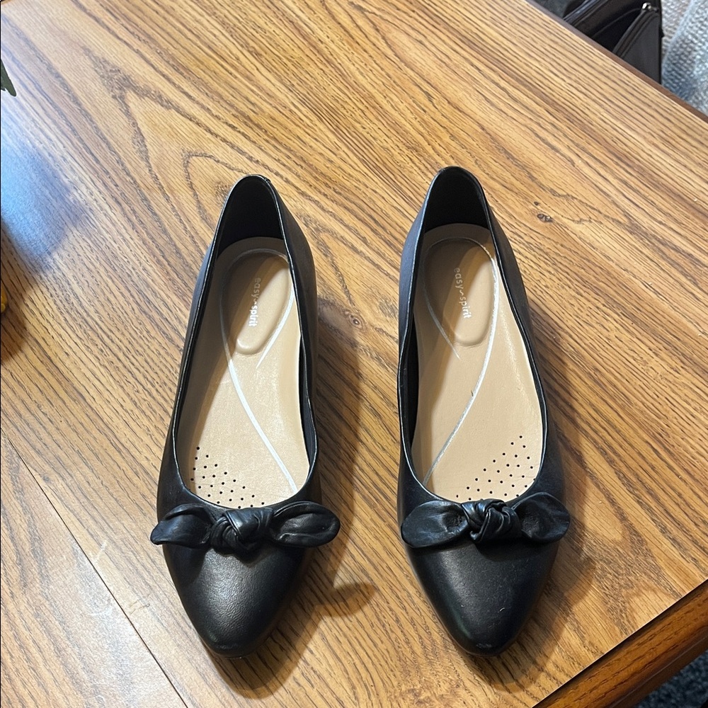 Easy Spirit Elegant Black Flats with Bow